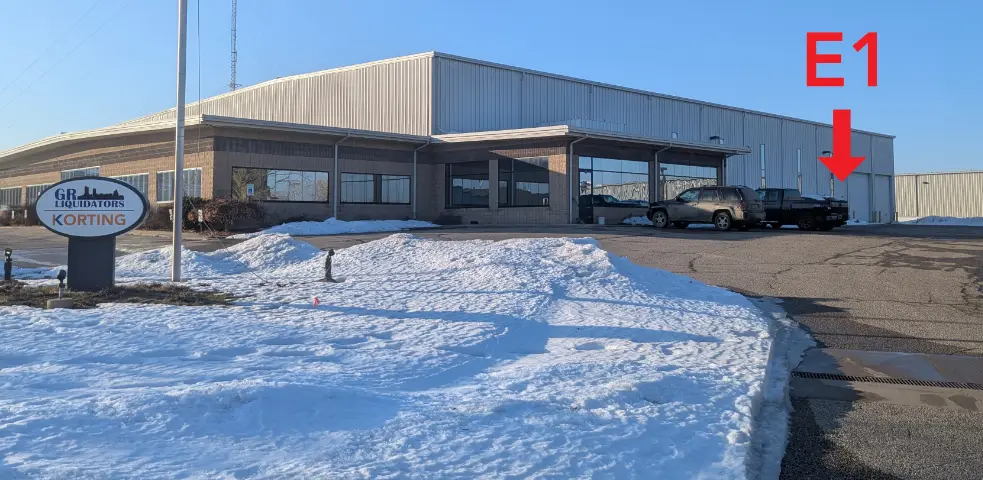 Korting Outlet pickup entrance